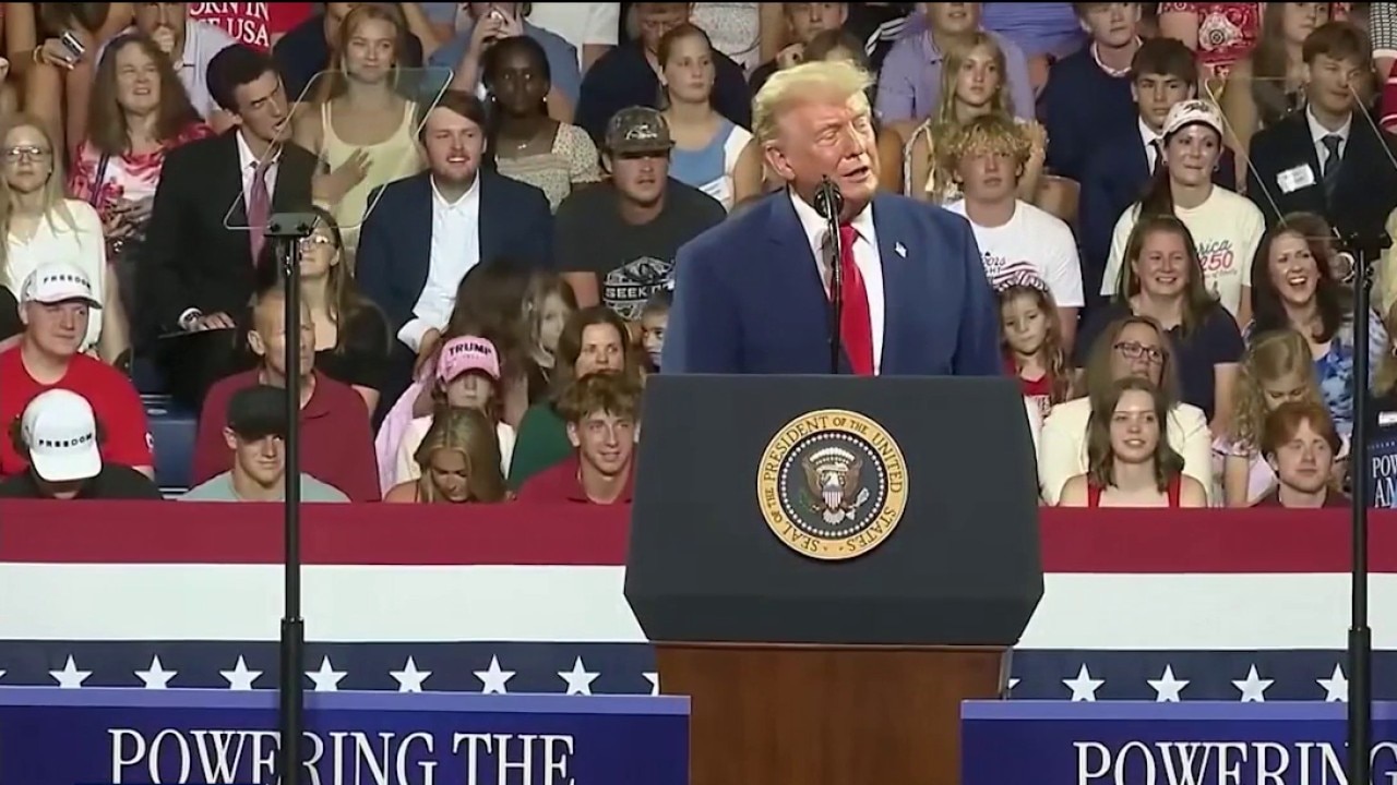 Student mimics Donald Trump gestures at speech
