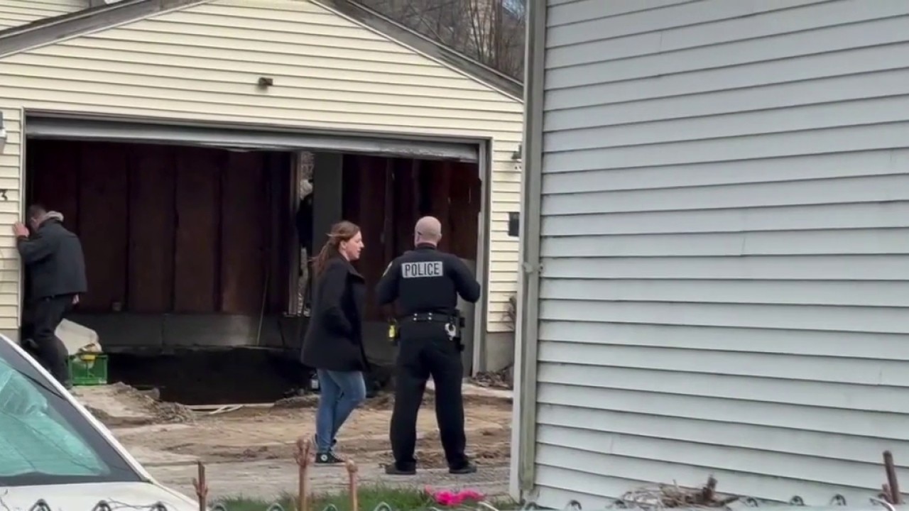 Milwaukee police execute search warrant