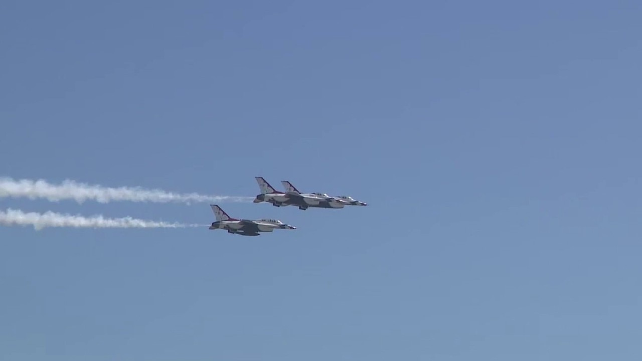 Thunderbirds arrive in LA for Pacific Airshow
