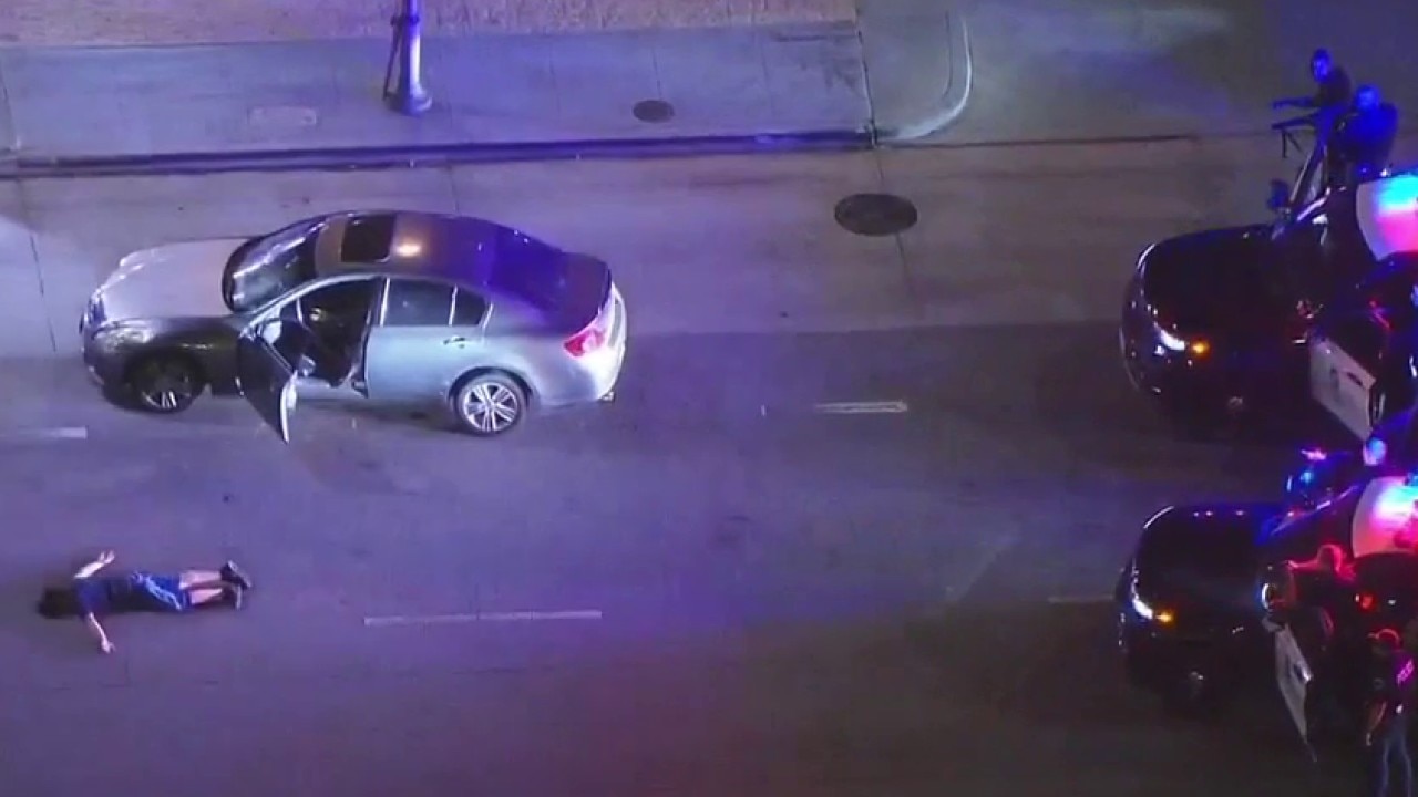 Police chase in Los Angeles' westside neighborhoods