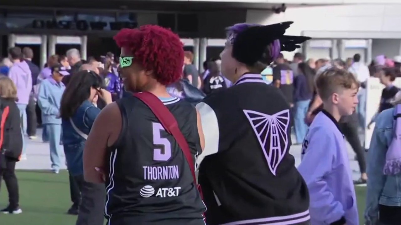 Valkyries fans pack Chase Center for historic first home playoff game