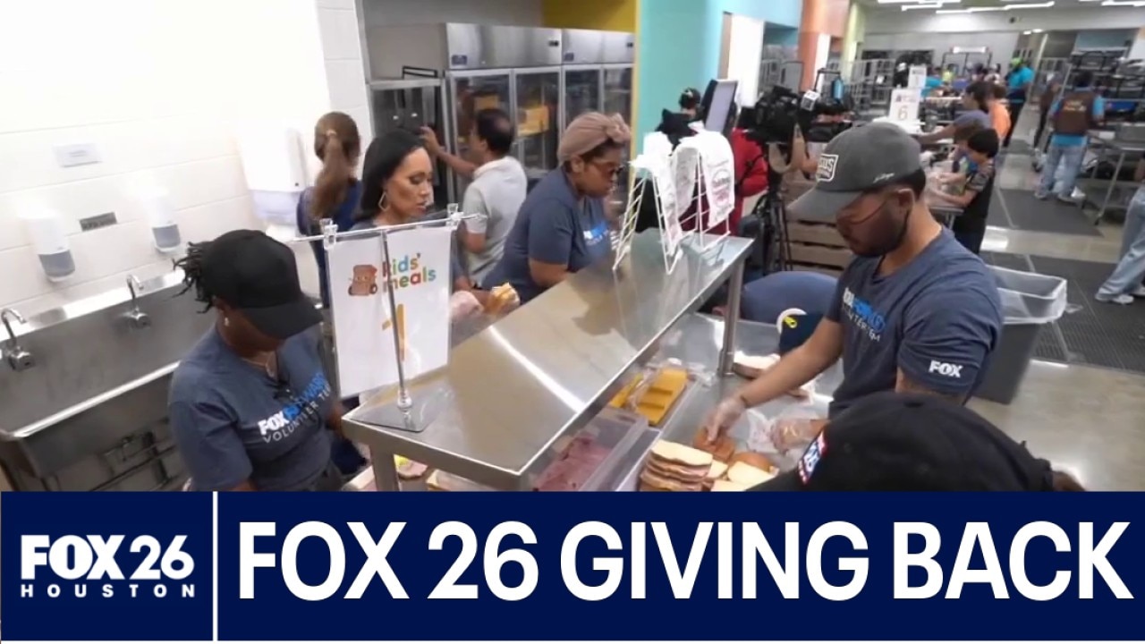 FOX 26 packs 3,000 kids' lunches
