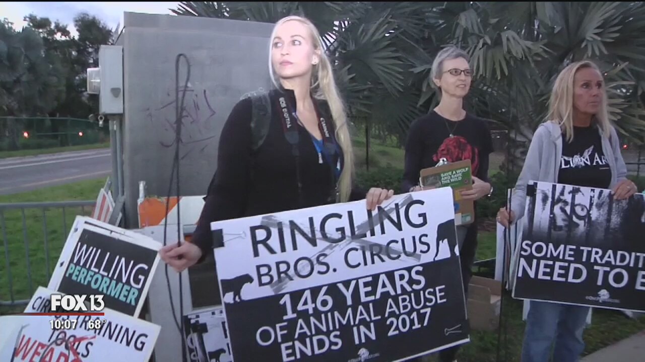 Protesters, fans come out for last circus