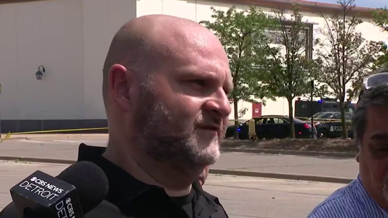 Mall shooting in Dearborn, MI leaves at least 2 dead