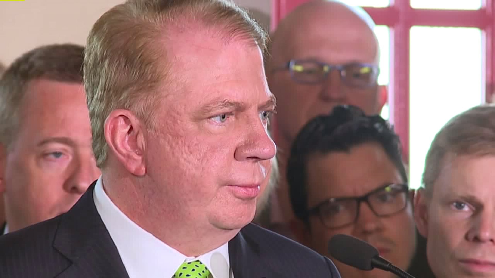 Seattle mayor drops out of mayoral race