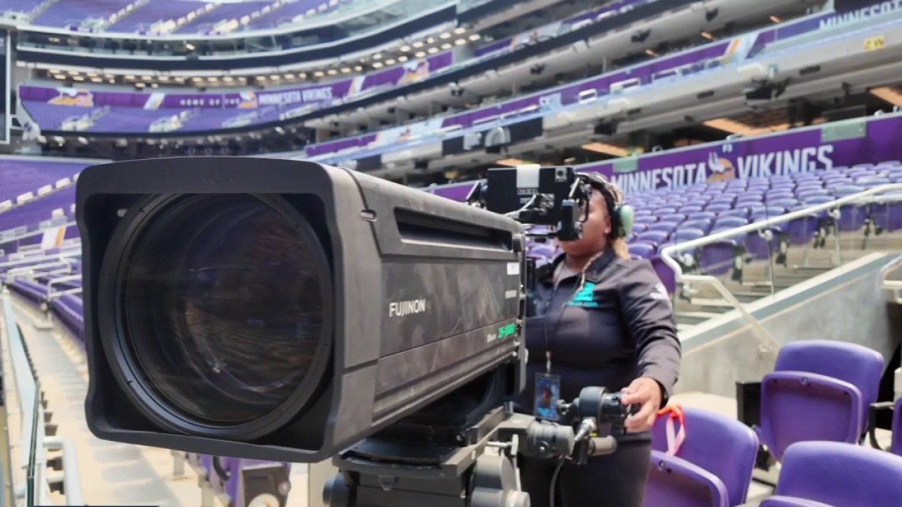 Detroit interns work behind the scenes with Usher R&B Tour