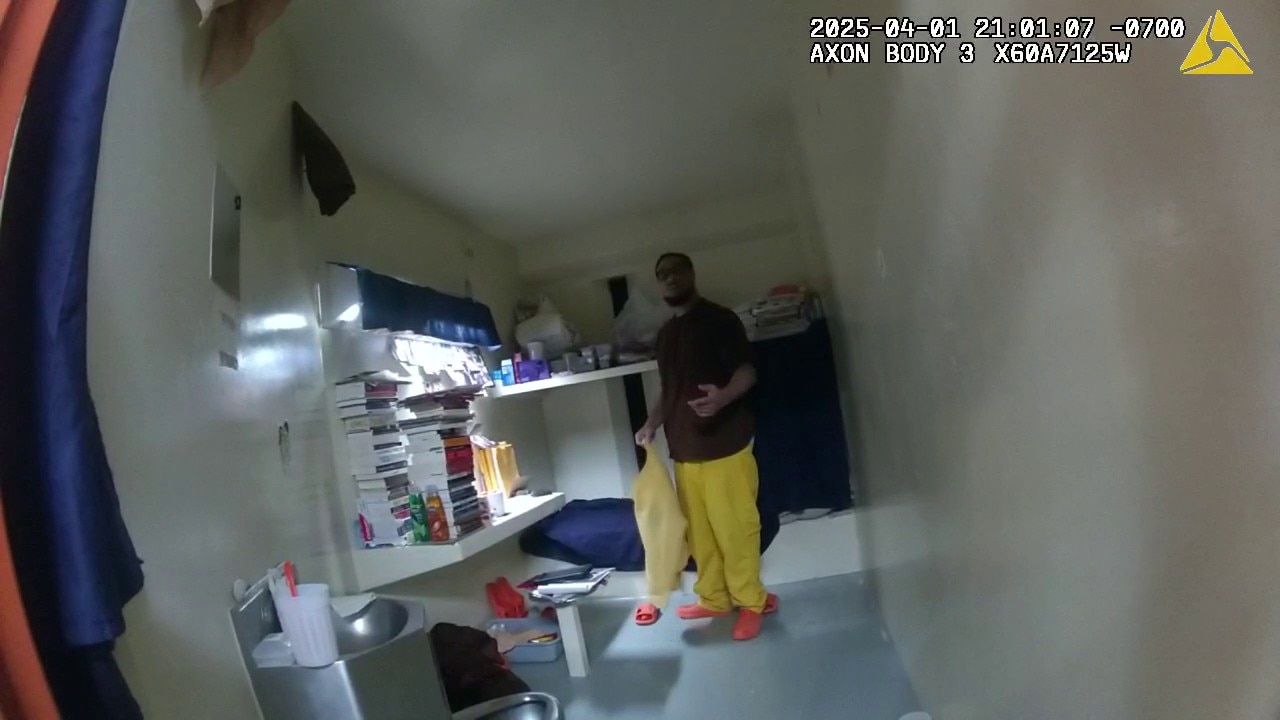 Bodycam: Deputy moves Leonard Jones to temporary cell