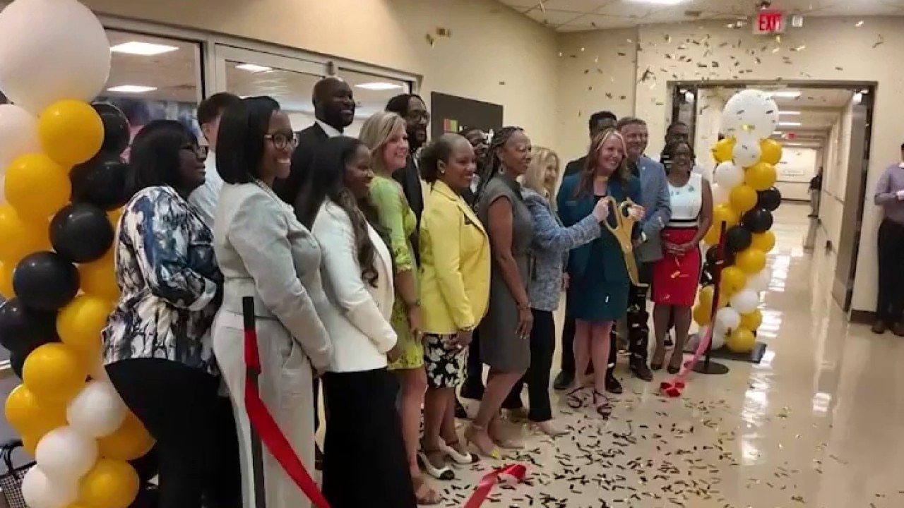 Microsoft opens mock datacenter to train GA students