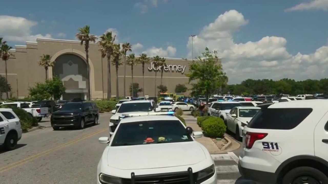 1 dead, 5 hurt in Louisiana mall shooting