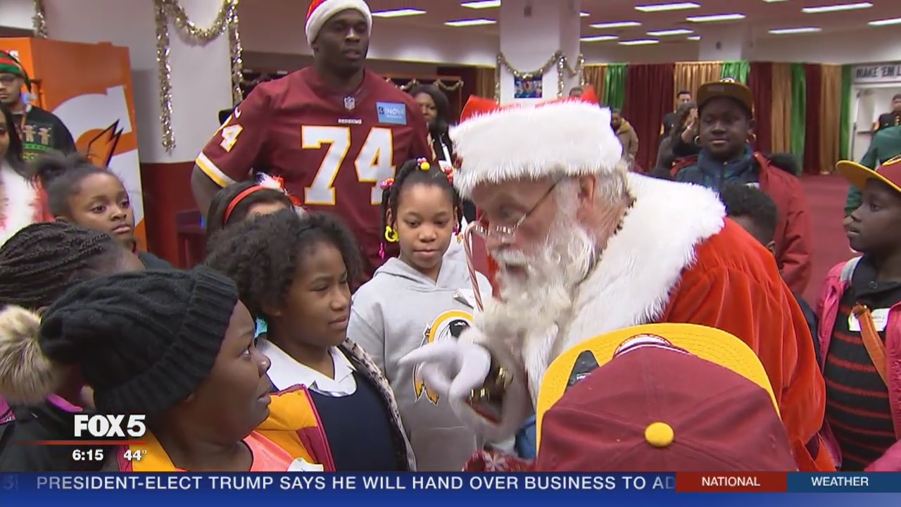 Redskins host 200 elementary students at Skins Santa Shoppe