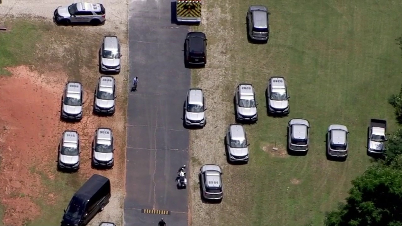 SWAT standoff shuts down East Atlanta Road