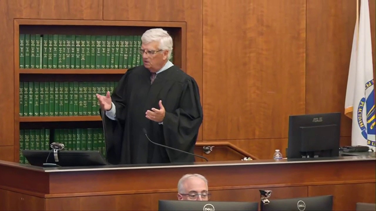 Judge declares mistrial in Lindsay Clancy case