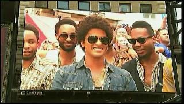 Bruno Mars to be Super Bowl half-time show feature
