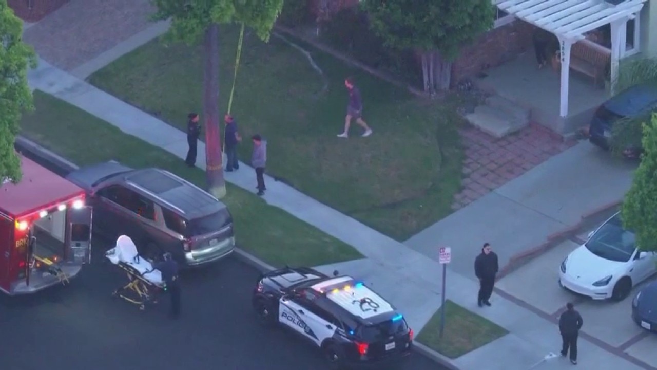 2 women stabbed, 1 fatally, in Burbank