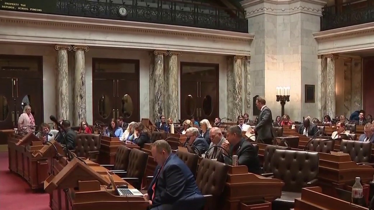 Lawmakers negotiate tax rebate, school funding