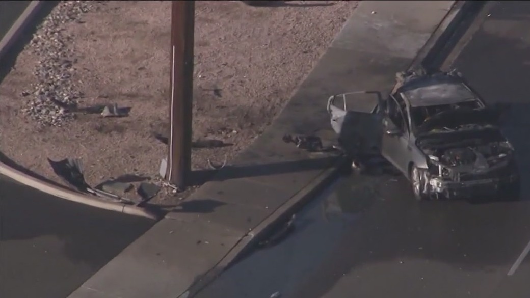 Fiery crash involving Phoenix PD leaves 1 dead | FOX 10 Phoenix