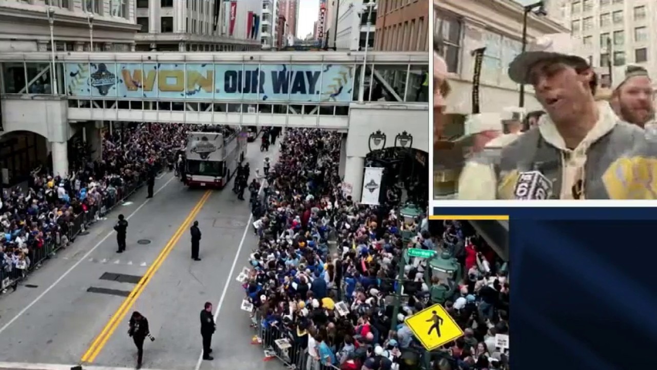 Brewer Christian Yelich reacts to crowd at championship parade