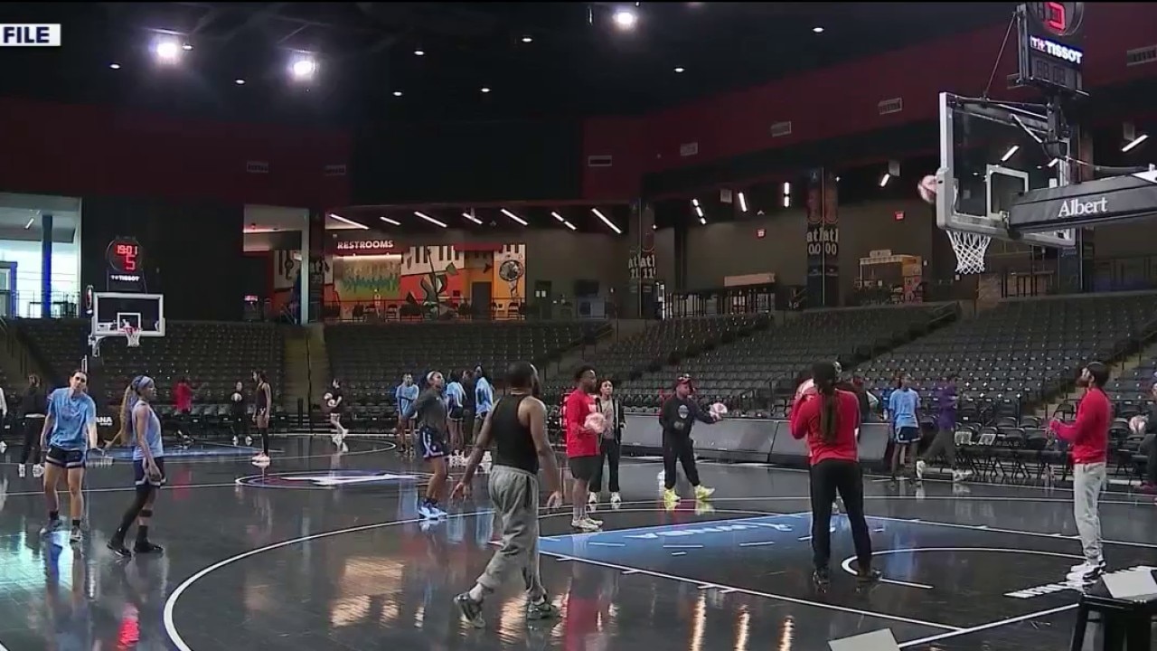 Atlanta fans cheer Dream before finals trip
