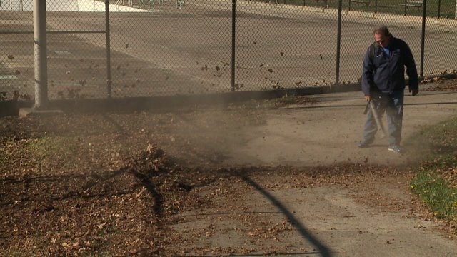 Volunteers from near and far clean up Milwaukee`s Washington Park