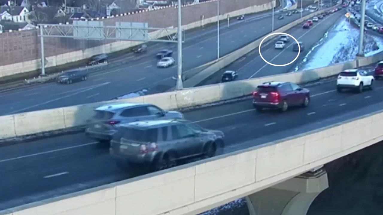 VIDEO: ICE agent points gun at another vehicle