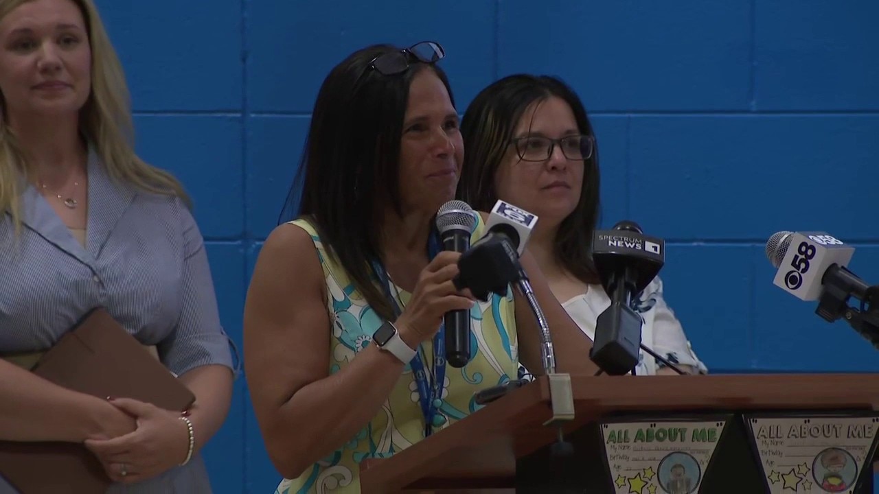 Milwaukee Lincoln Avenue School fire; community meeting