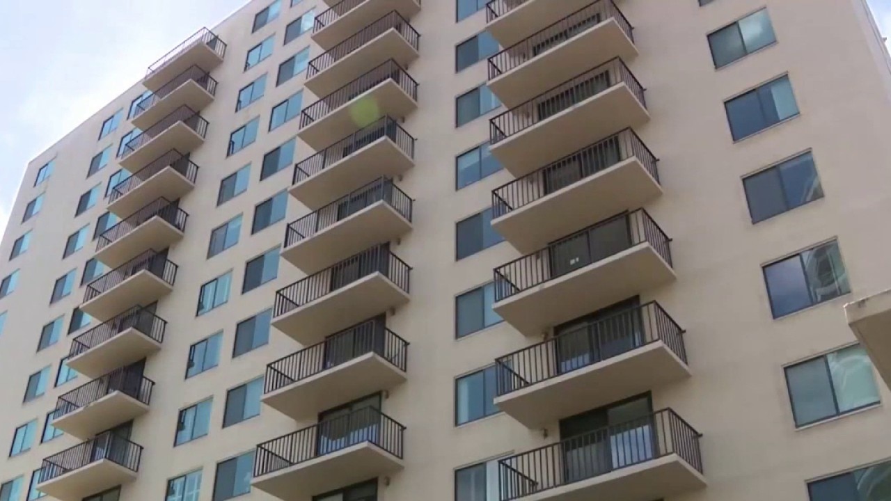 LA luxury condo sales surge 22%