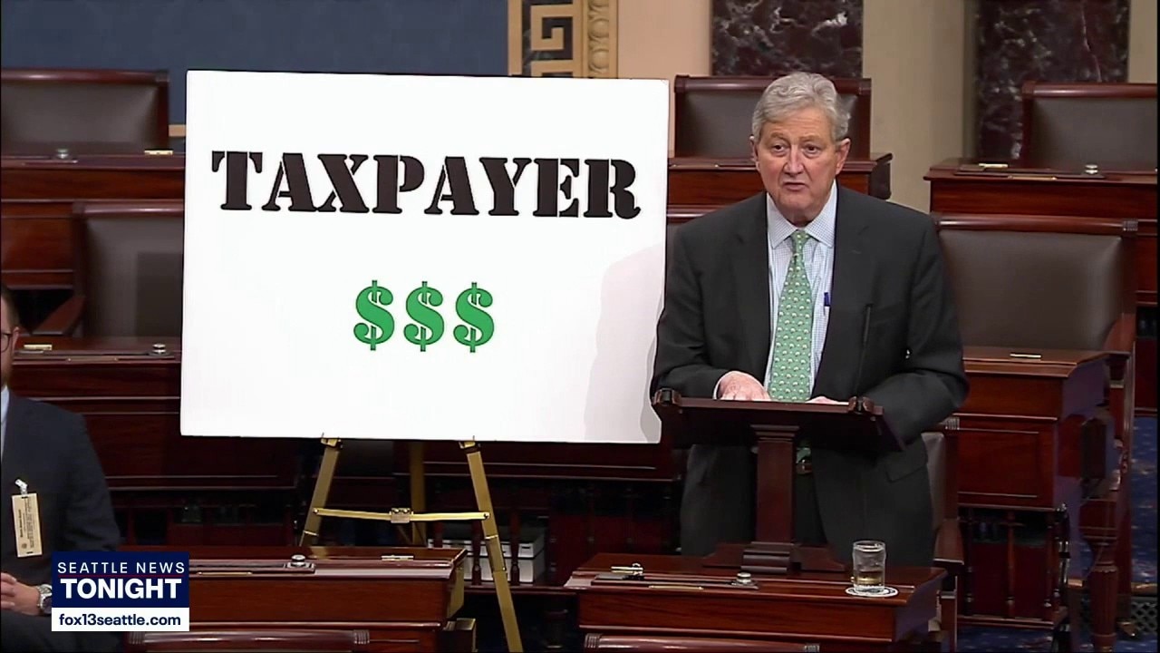 Senators vote to withhold paychecks during government shutdowns