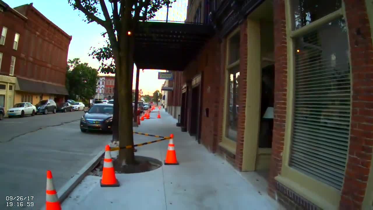 Real cop fires gun at actor portraying armed robber