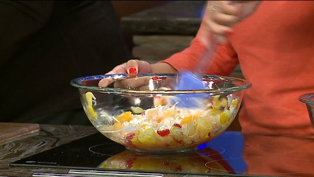 Like fruit and marshmallows? If so, you`ll love this recipe for Hawaiian Salad