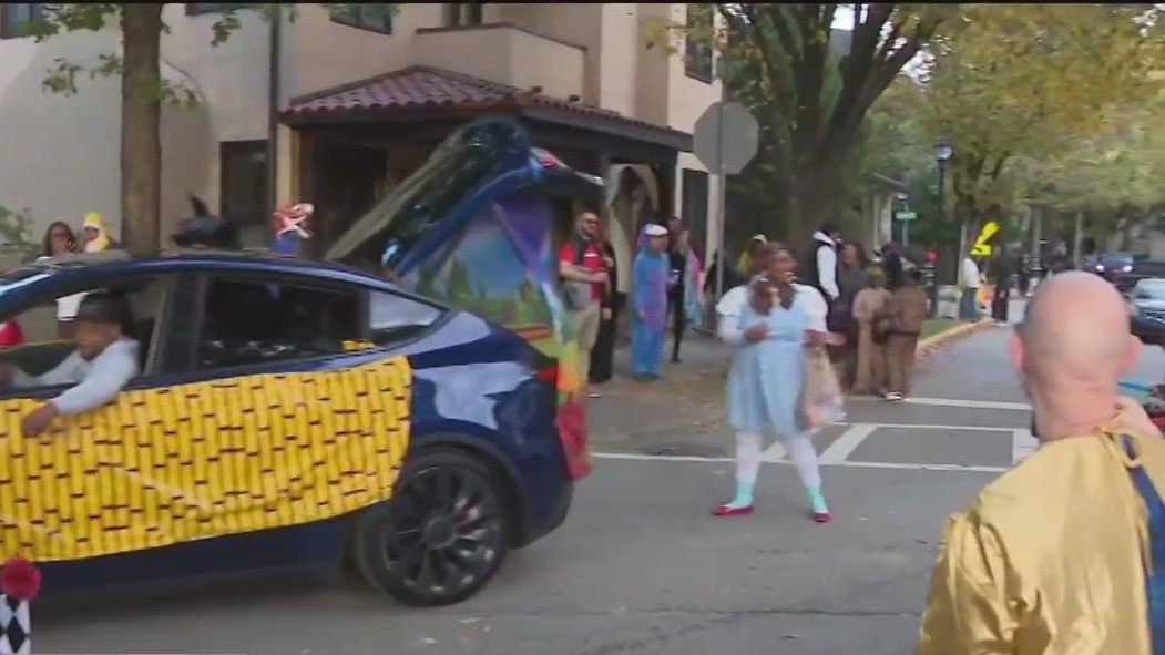 Glenwood Park Halloween parade