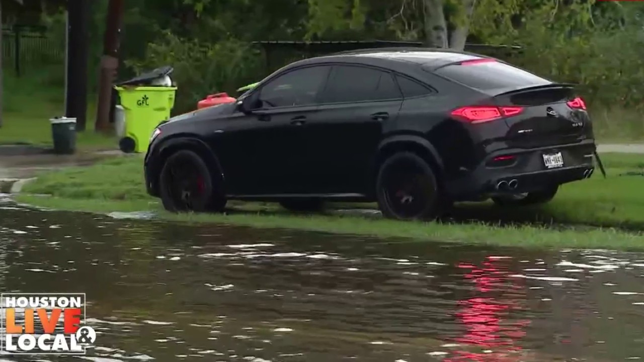 Bertha brings heavy rain, flooded streets to Houston area