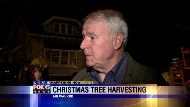 Carl talks with Mayor Barrett about the 2016 City Christmas Tree