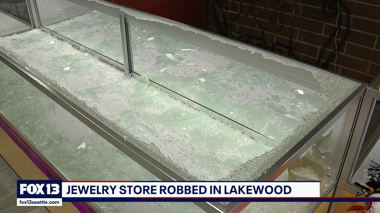 Lakewood police search for leads after jewelry store robbery