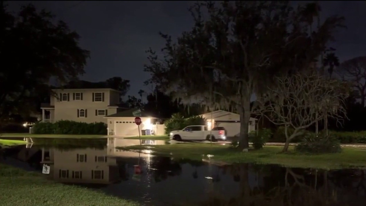 Neighbors prepare for King Tide overnight