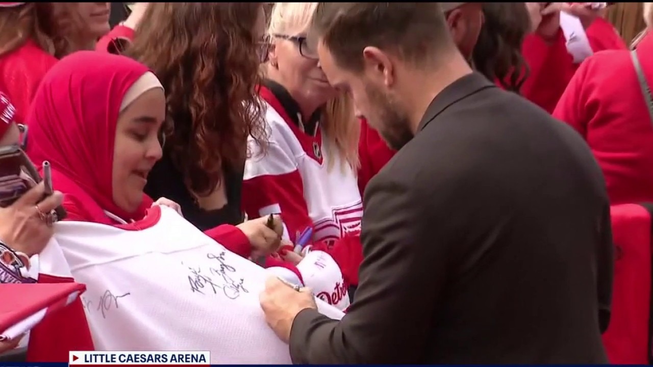 Red Wings red carpet walk opens season, before disappointing loss