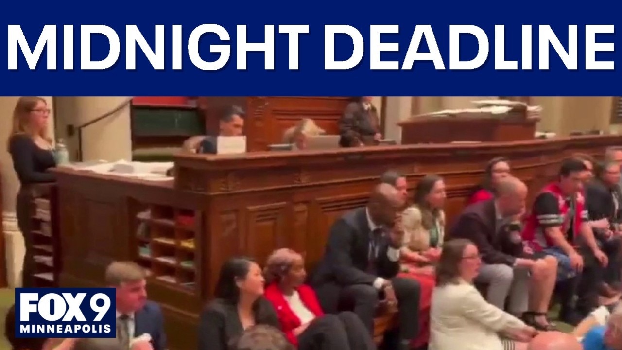 MN lawmakers face legislative session midnight deadline