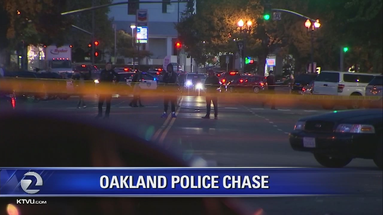 Oakland police chase and crash