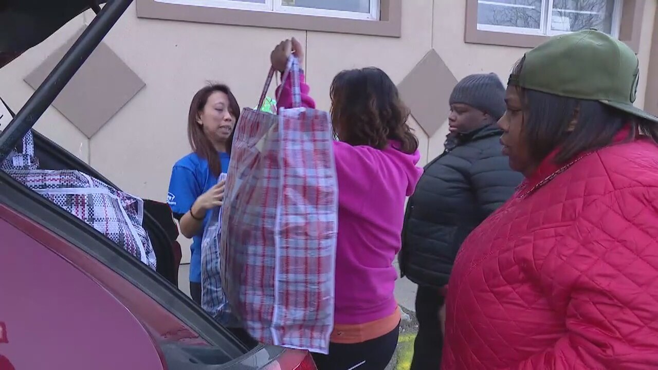 Detroit Rescue Mission Ministries helps at Christmas