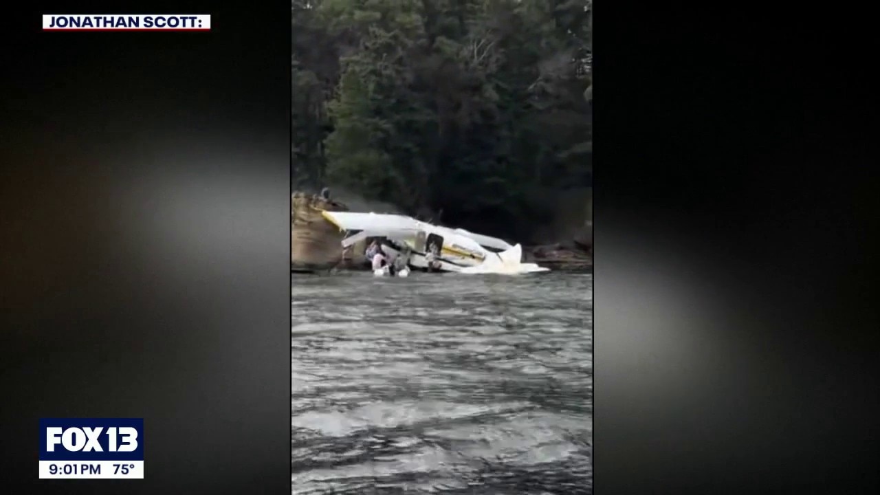 11 people survive seaplane crash in San Juan Islands