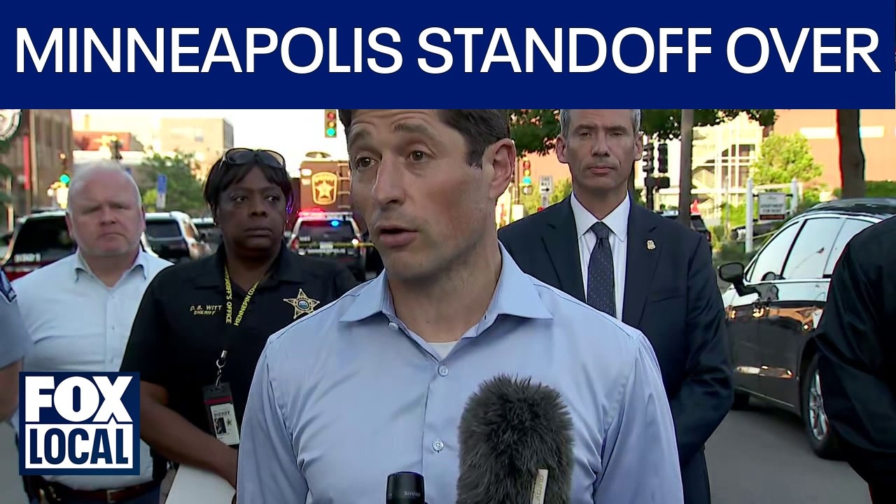 Minneapolis 8-hour standoff ends with suspect in custody