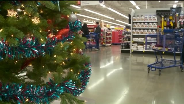 Holiday shoppers hit the big-box stores to nab last-minute deals
