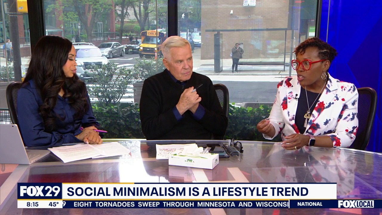 Social Minimalism in Relationships