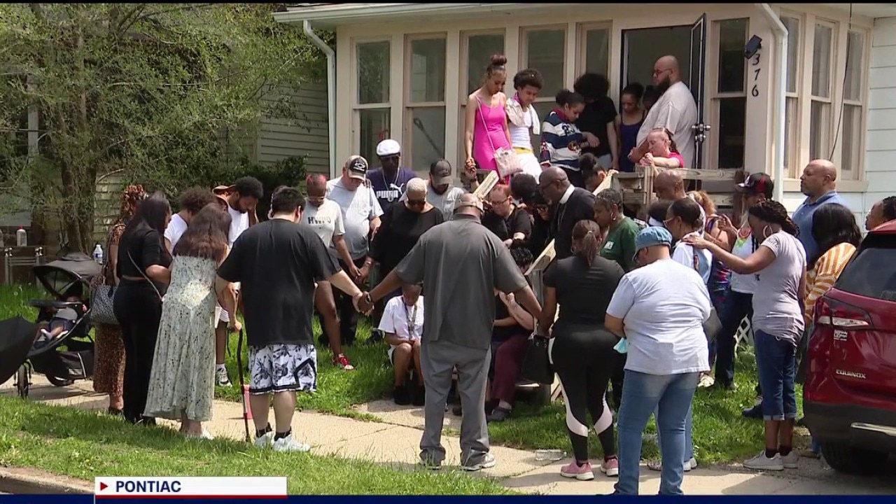 Young father of 2, shot and killed in Pontiac bedroom