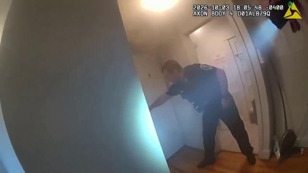 Virginia cops rescue man trapped in house fire