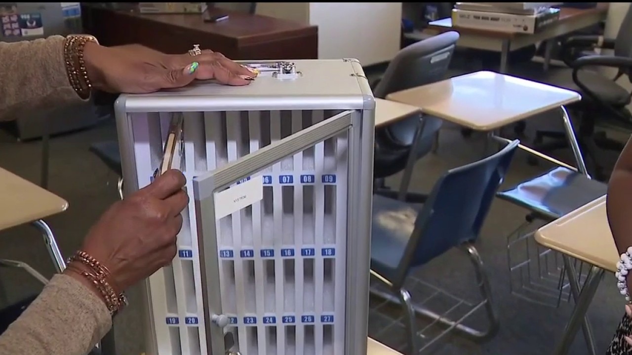 How Michigan schools are deploying state's new phone ban