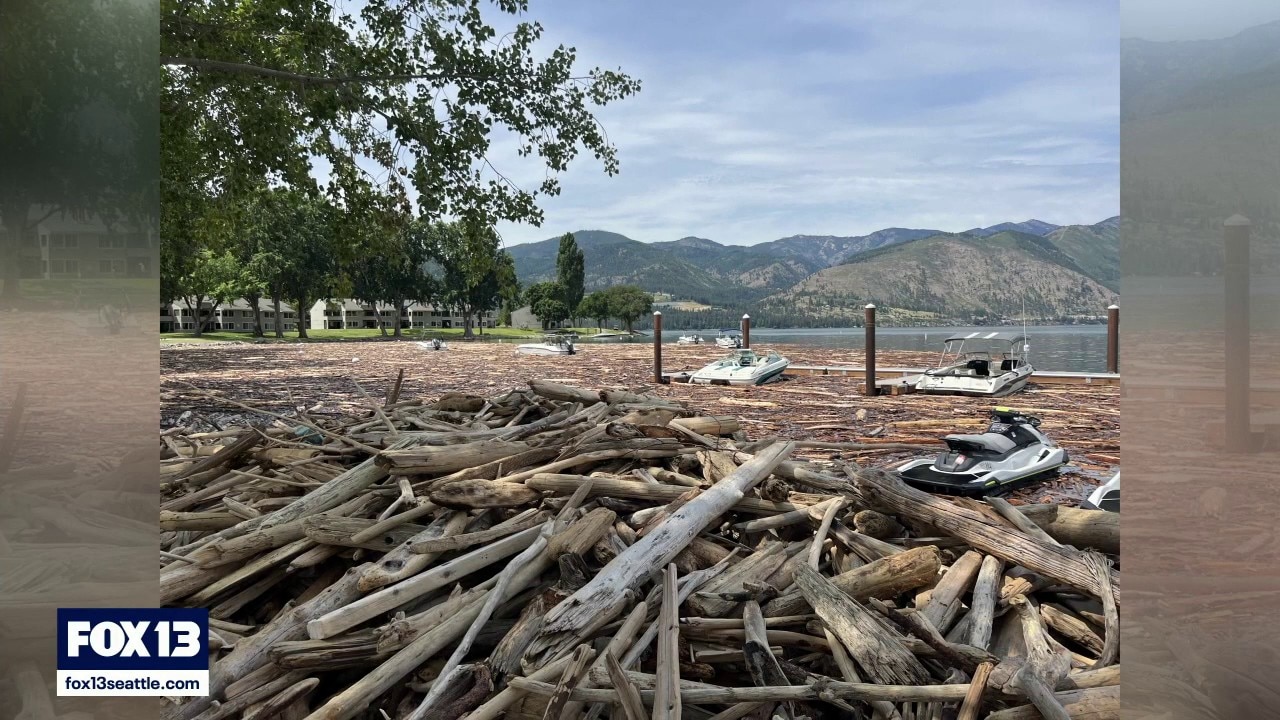 Logjam traps boats on Lake Chelan