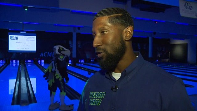 Seahawks go bowling to support former player, local charities