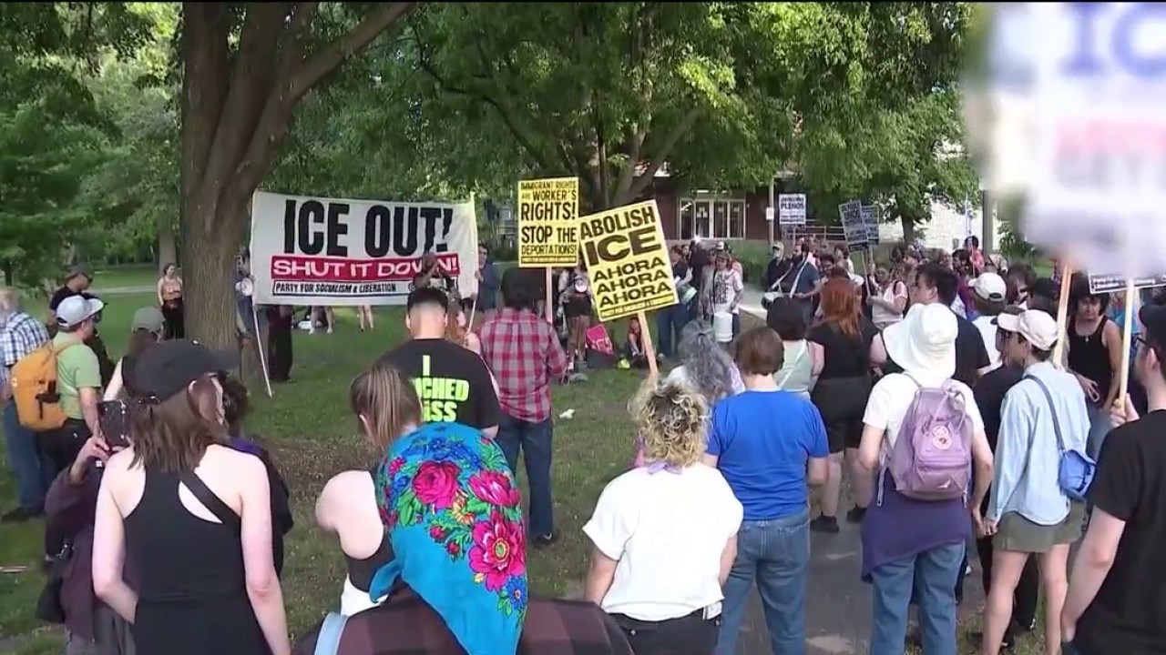 ICE protest held over recent arrest in Albany Park