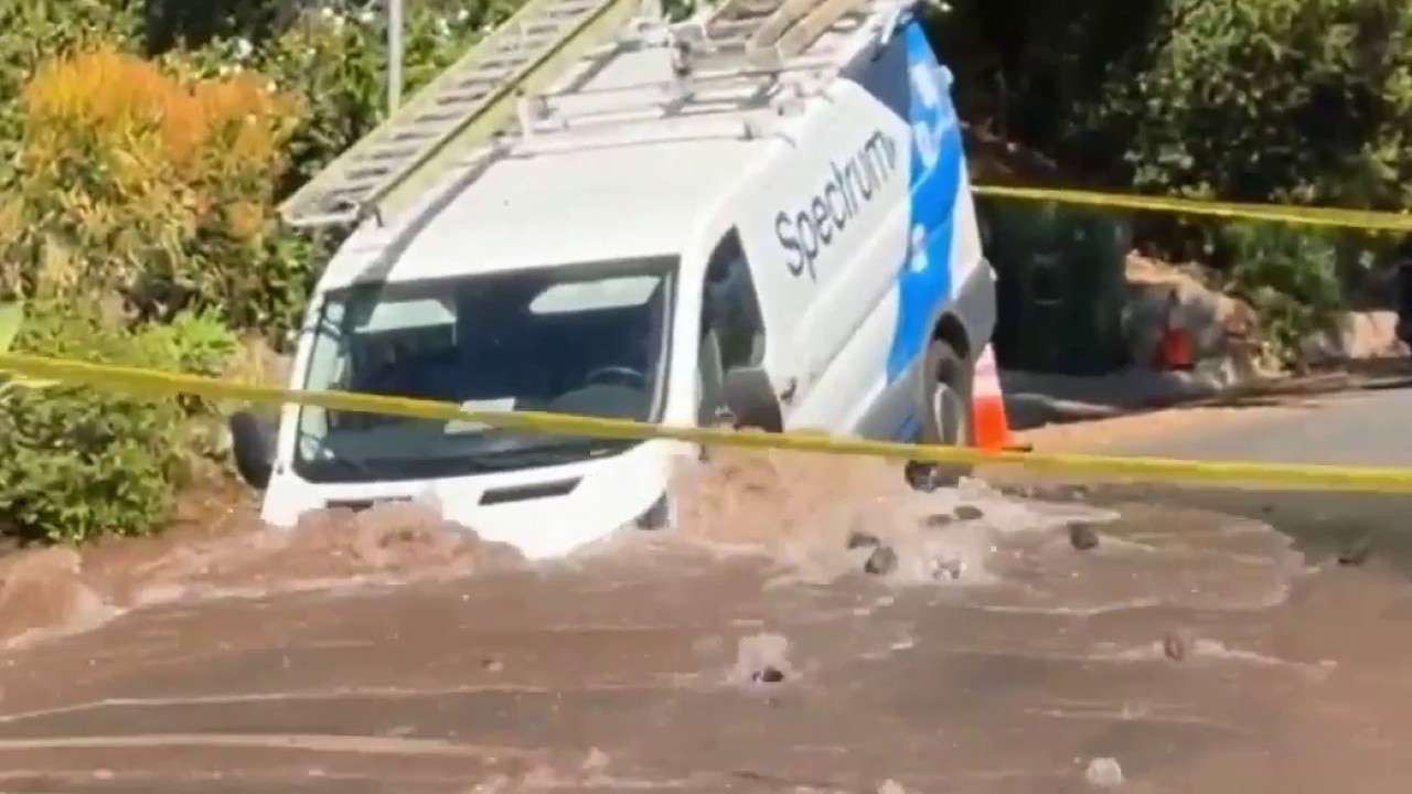 Sinkhole swallows Spectrum truck in Los Angeles