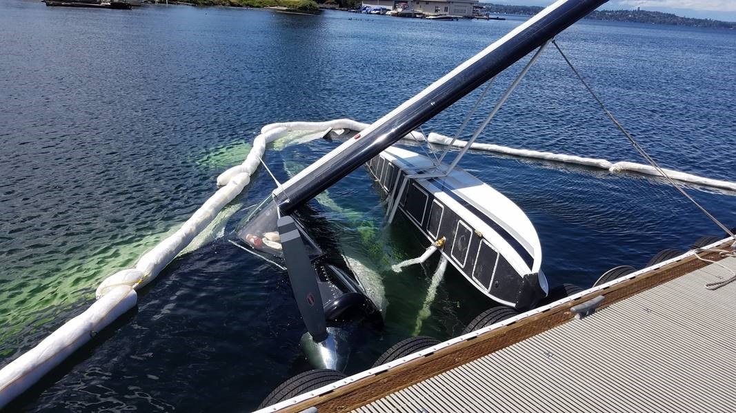 Plane crashes into water near Gene Coulon park